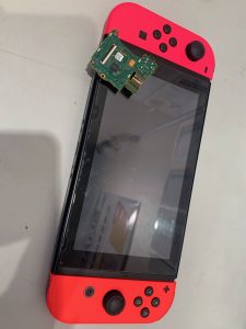 【Switch　ゲームスロット交換修理】柏原市よりご来店のお客様！☆