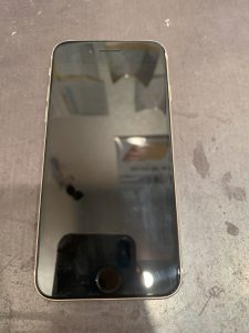 【iPhoneSE2 画面交換修理】東大阪市よりご来店のお客様!☆