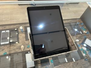 【東大阪市中小坂】iPad7フロントガラス交換