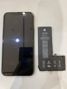 バッテリー交換のご依頼/iPhone11Pro【東大阪市若江東町より】