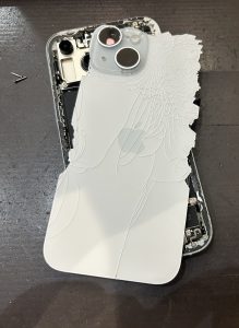 iPhone15 背面ガラス交換