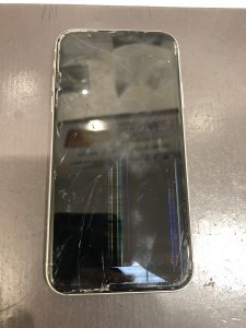 iPhone１１画面交換修理／生野区北巽駅周辺よりご来店／アリオ八尾