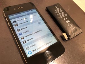 【昔使用していたiPhoneを修理しませんか？】八尾市緑ヶ丘よりご来店♪