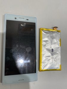XperiaXcompactのバッテリー交換　山本町よりお越し
