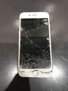 iPhone7画面液晶交換修理／ガラスがどんなにバキバキでも修理可能！