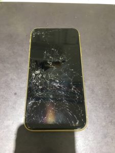 【八尾市青山町より】iPhoneXRのガラス交換修理でご来店です！