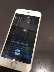 【松原市より】iPhone7の液晶交換修理でご来店です！