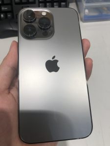 iPhone１３プロをしっかり保護！ガラスコーティングはアリオ八尾２階♪