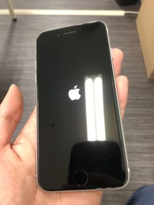アイフォンSE・Apple Watchガラスコート施工/GUさんの隣でできます！