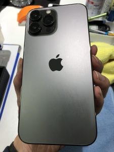iPhone１３ProMaxガラスコーティング施工アリオ八尾２階でできます。