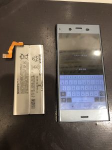 Xperia XZ premiumバッテリー交換修理/アリオ八尾内で即日修理！