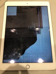 【iPadの液晶が故障してしまった!?】八尾市東山本町よりご来店♪