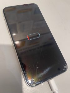 【電源が溜まらない？画面割れが気になる。】東大阪市友井よりご来店♪